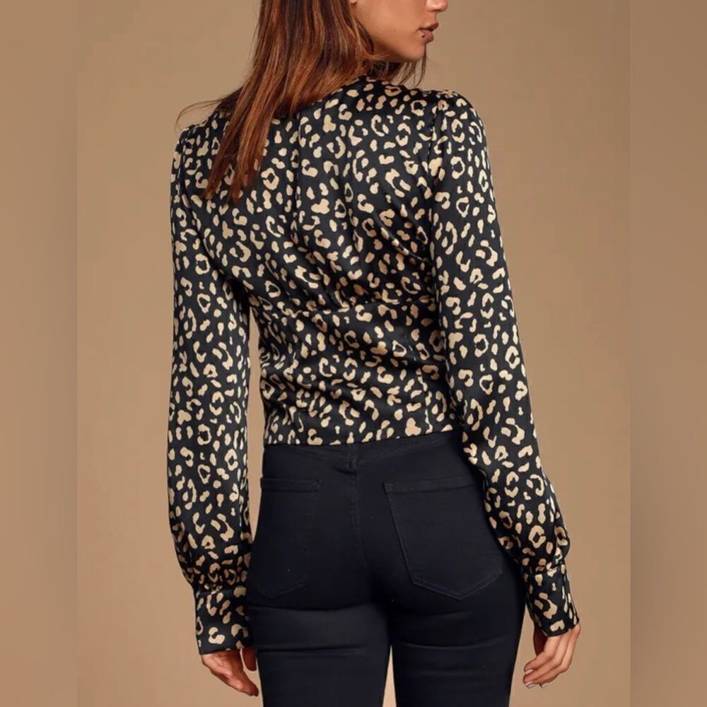 Lulus Cambera Black Leopard Print Satin Button-Up Crop Top, size medium - Picture 5 of 14